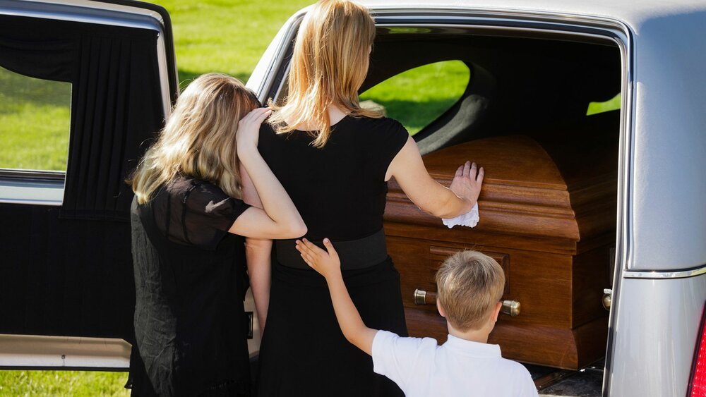 Personalizing a Funeral Service on a Budget: A Guide for Funeral Directors and Families in Syracuse, NY